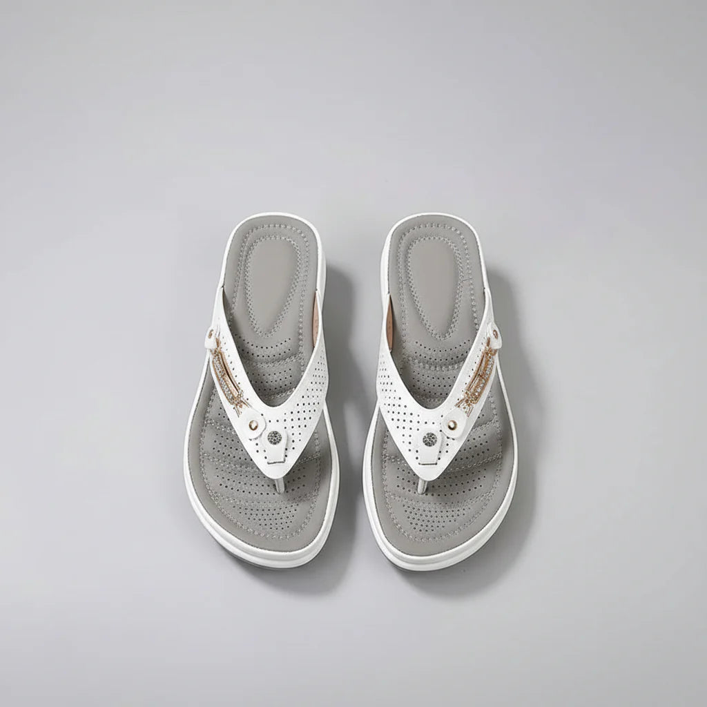 Rode comfort slippers Fleur voor dames, met zachte zool en orthopedische voetondersteuning.