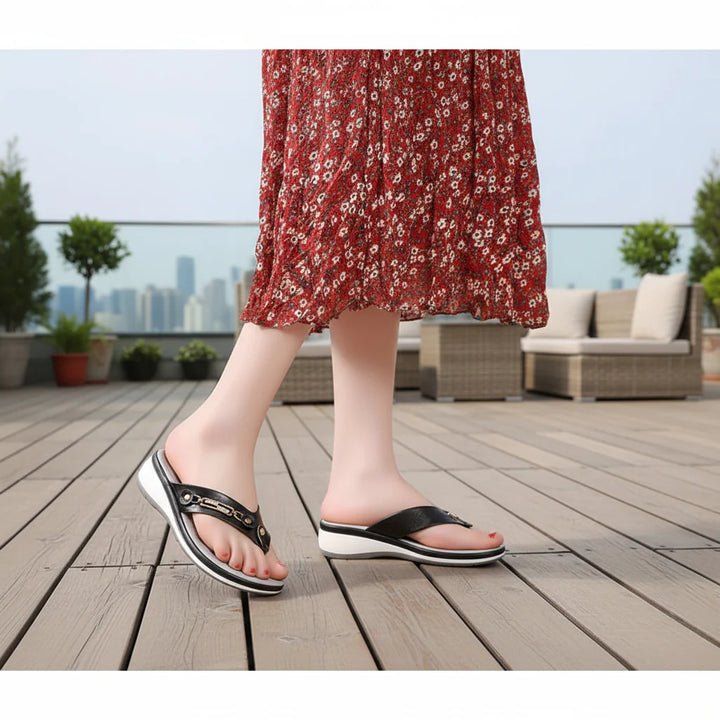 Witte dames sandalen Fleur met zachte zool, comfortabel en casual voor zomer en strand.