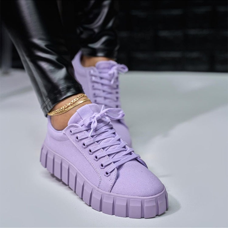 Stijlvolle dames sportschoenen in een tijdloos design, perfect voor elke outfit.