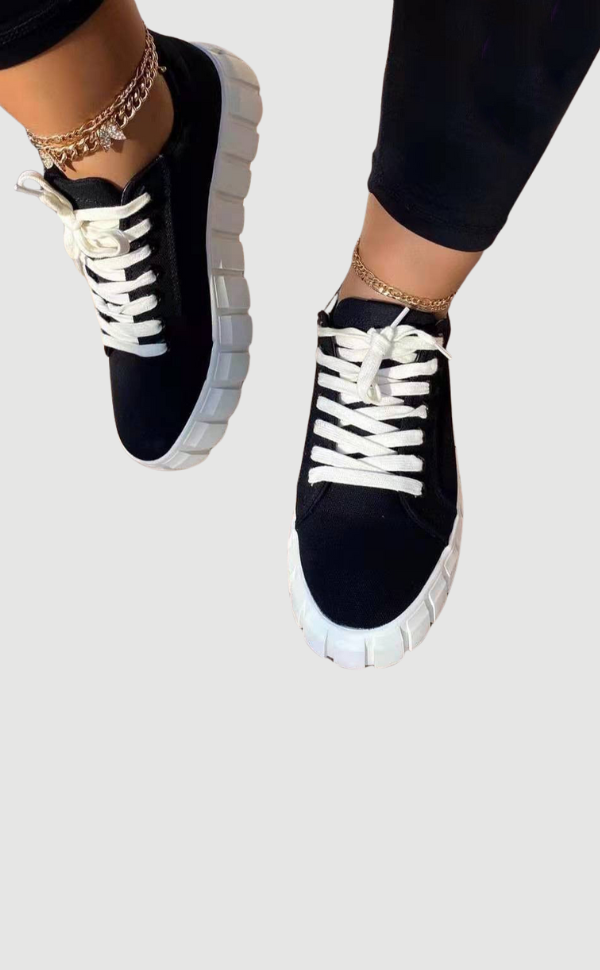 Lichtgewicht dames sneakers met superieure demping voor wandelen en casual outfits.