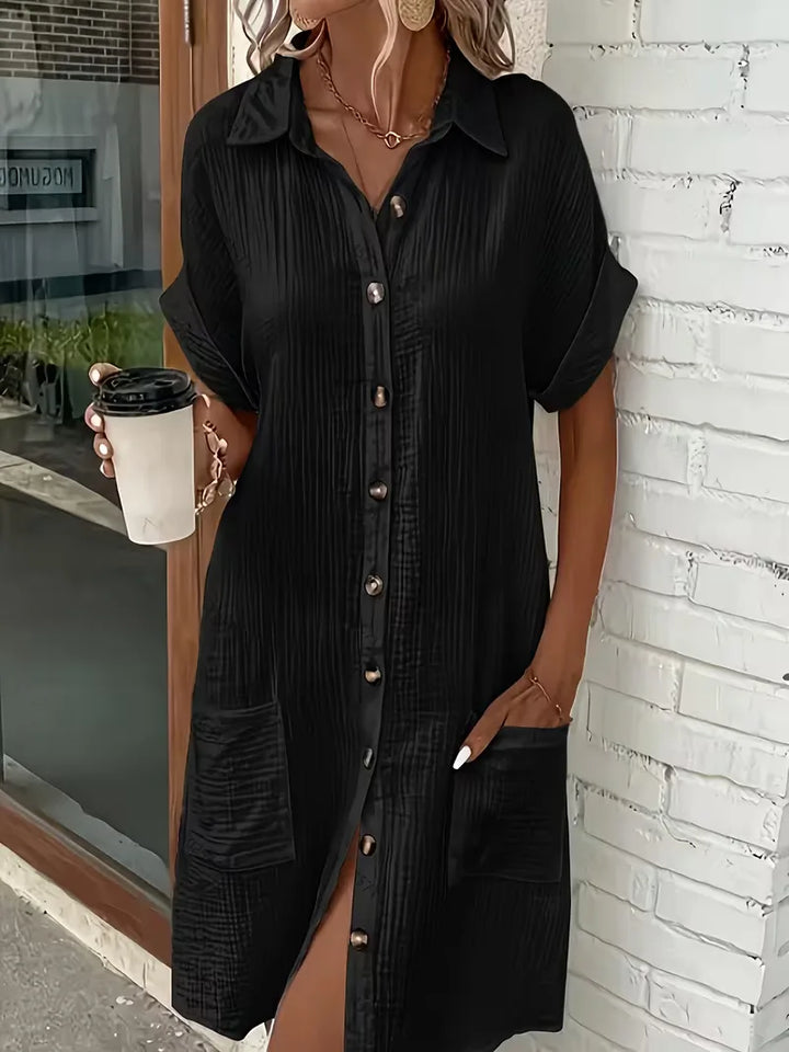 Elegante zomerjurk met korte mouwen, als overhemdjurk uitgevoerd.