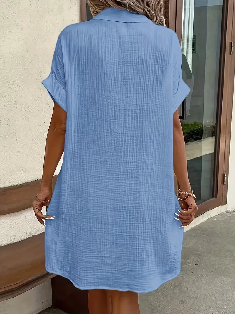 Lichte zomerjurk: dames overhemdjurk met korte mouwen, casual chic.