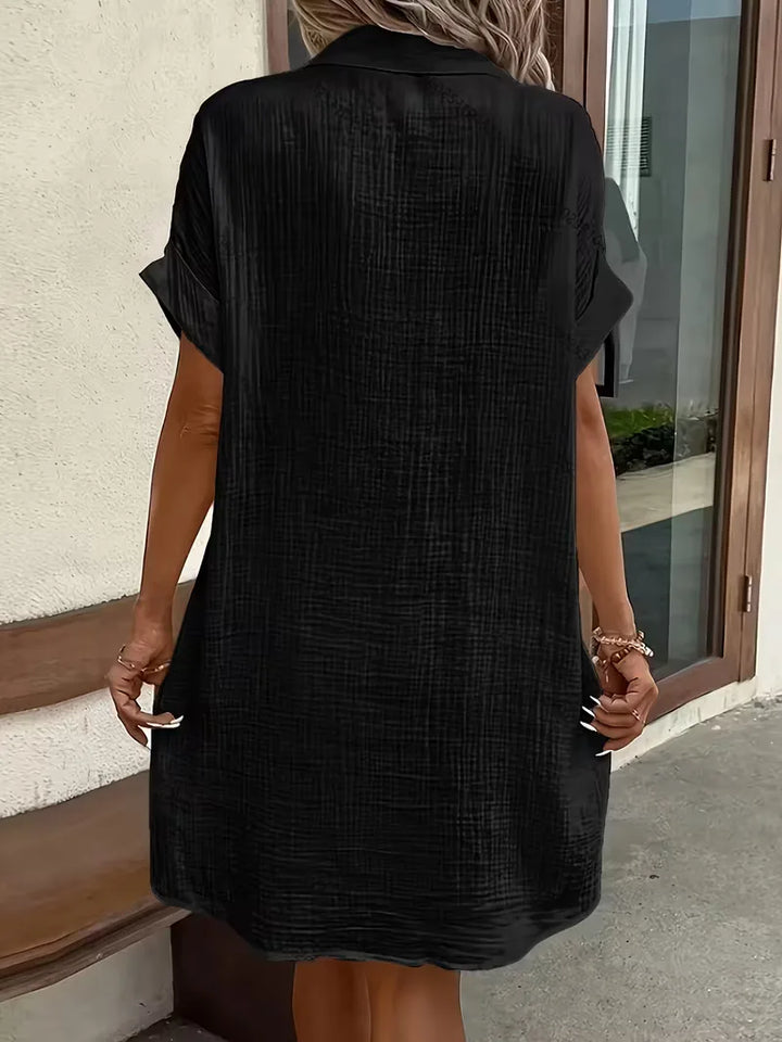 Zomerse jurk met korte mouwen, een elegante overhemdjurk.