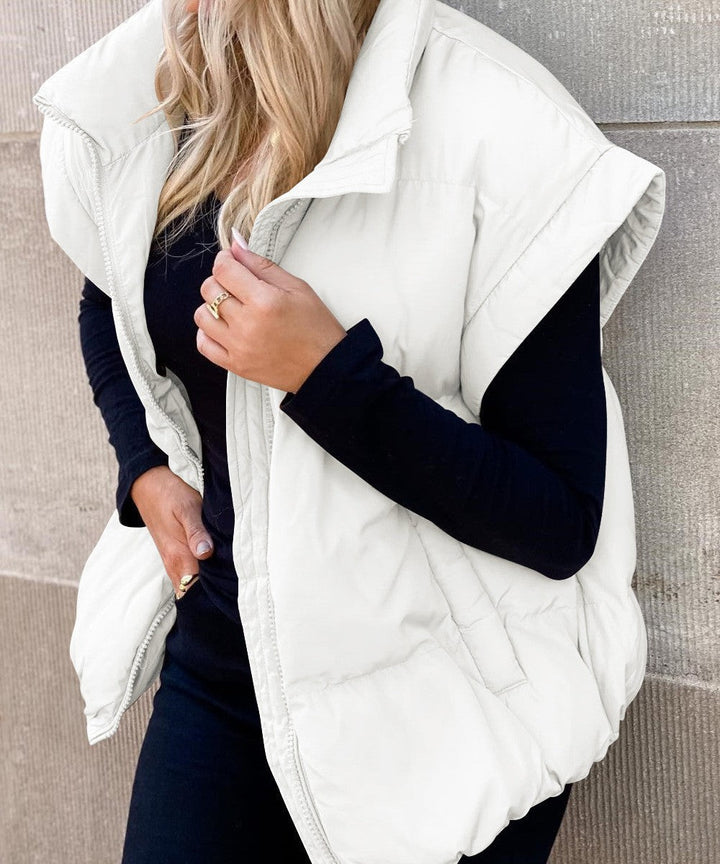 Stijlvolle dames bodywarmer Cléo, oversized en mouwloos puffer gilet perfect voor herfst- en winteroutfits.