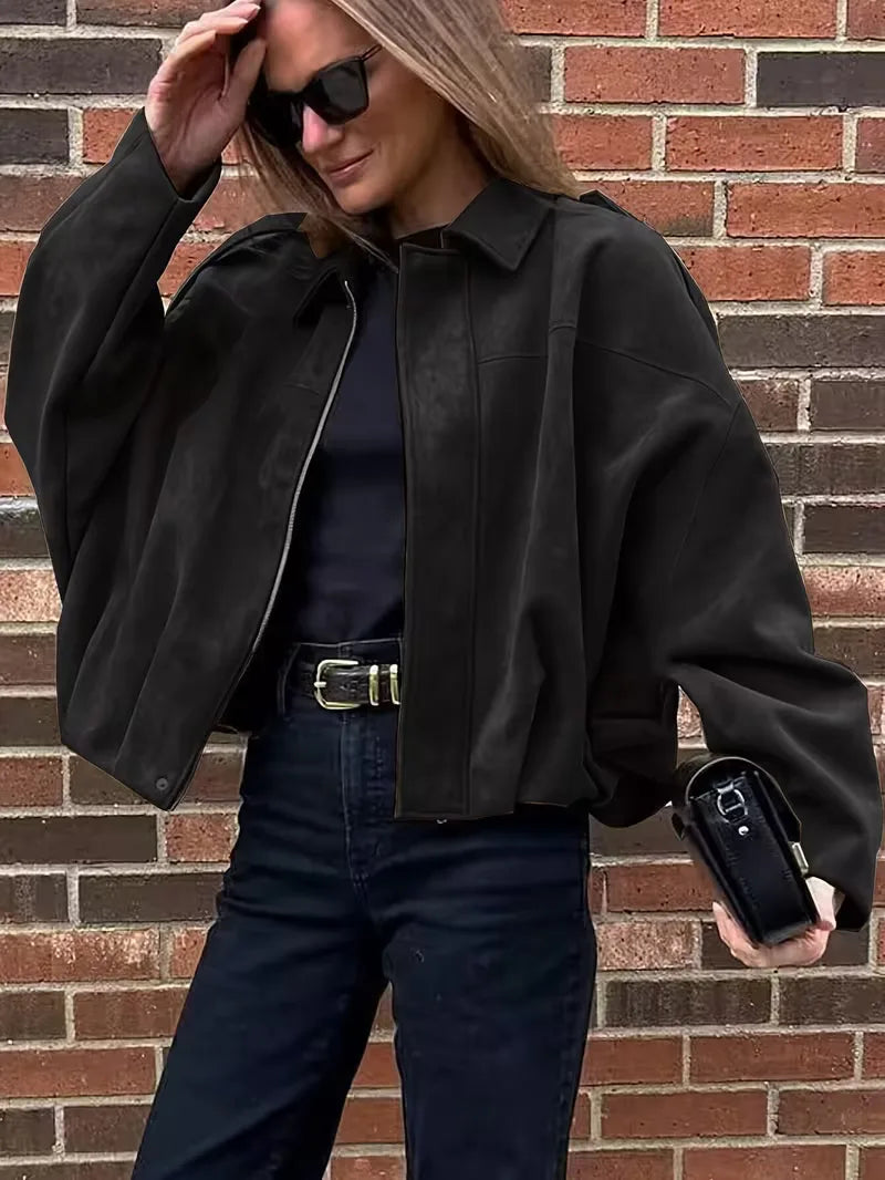 Dames oversized bomberjack in zwarte kleur, perfect voor een casual stijl en elk seizoen.