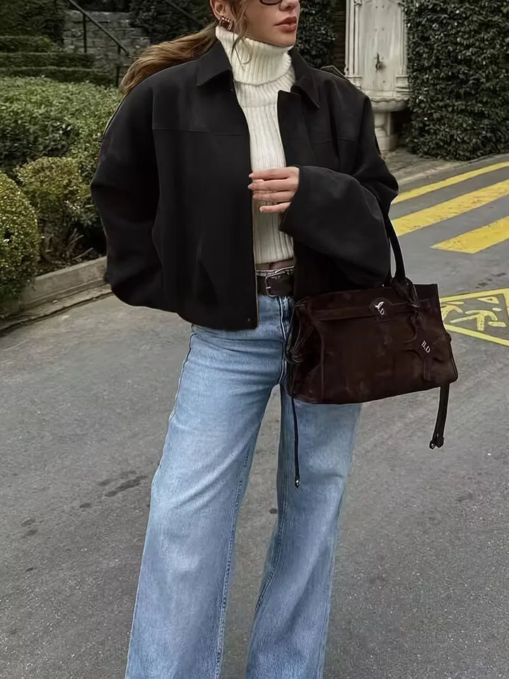 Trendy abrikoos oversized bomberjack, perfect als lentejack voor een stijlvolle damesoutfit.