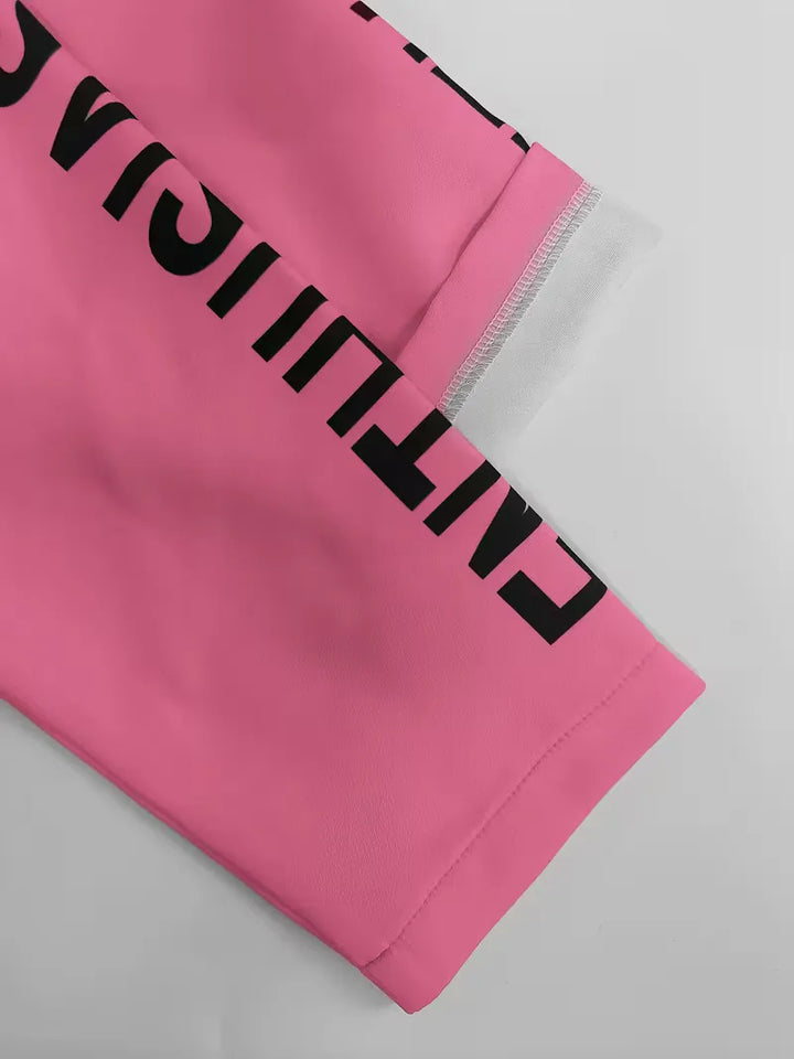 Damesjack: trendy oversized bomber met gedurfde grafische tekst, ideaal voor een statement streetwear outfit.