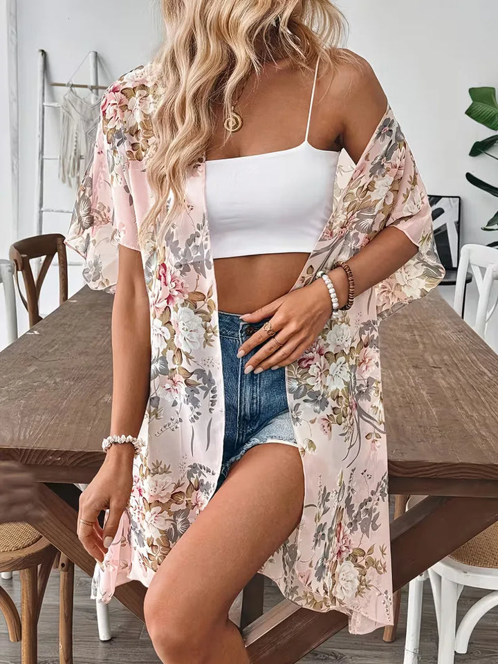 Zomerse dames cardigan met elegante bloemenprint. Oversized en comfortabel, perfect voor vakantie.