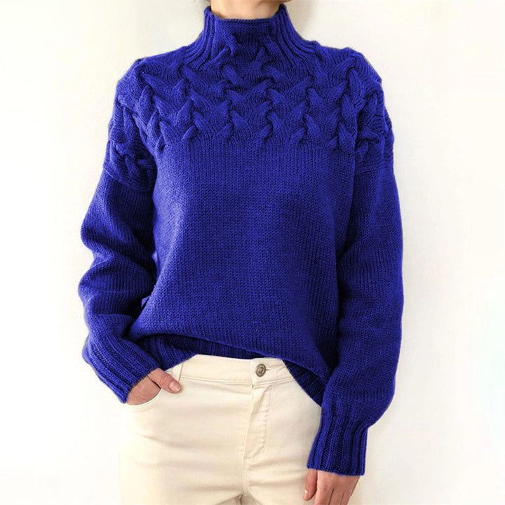 Modieuze dames wintertrui: oversized pasvorm, gebreide textuur en warme coltrui.