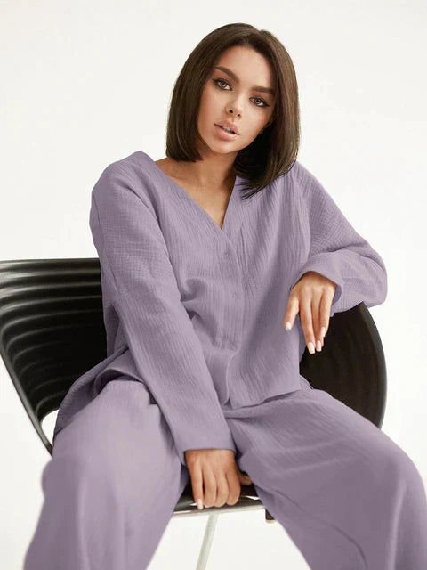 Lichtgewicht dames zomerset: oversized overhemd en broek, ademend en comfortabel voor warme dagen thuis.