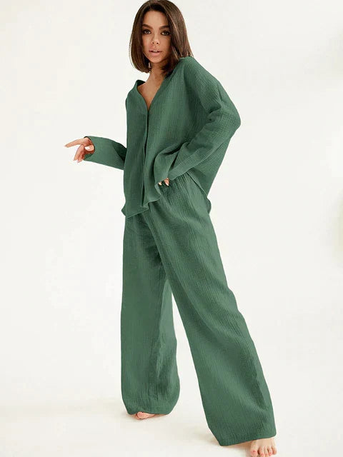 Trendy dames casual set: oversized overhemd en broek voor een comfortabele en veelzijdige zomeroutfit.
