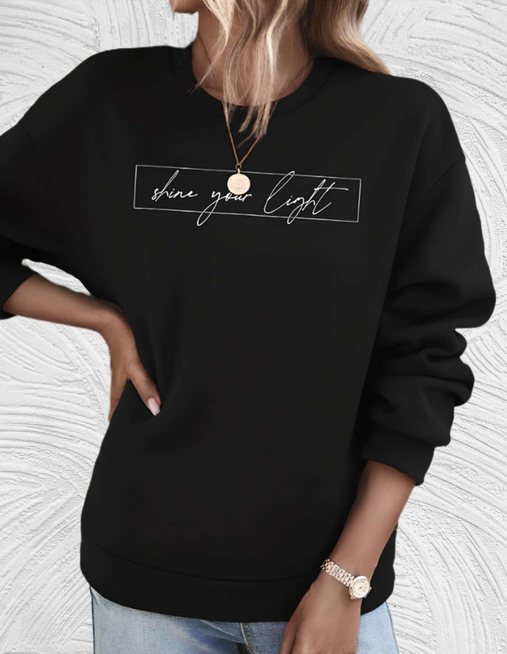 Hoodieloos oversized dames sweatshirt met trendy slogan, ideaal voor een gelaagde look.