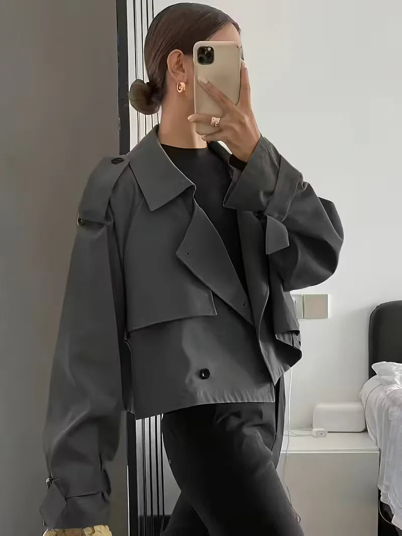 Trendy oversized dames trenchcoat, moderne look voor de modebewuste vrouw, chique.