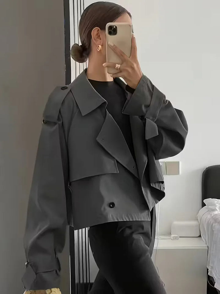Trendy oversized dames trenchcoat, moderne look voor de modebewuste vrouw, chique.