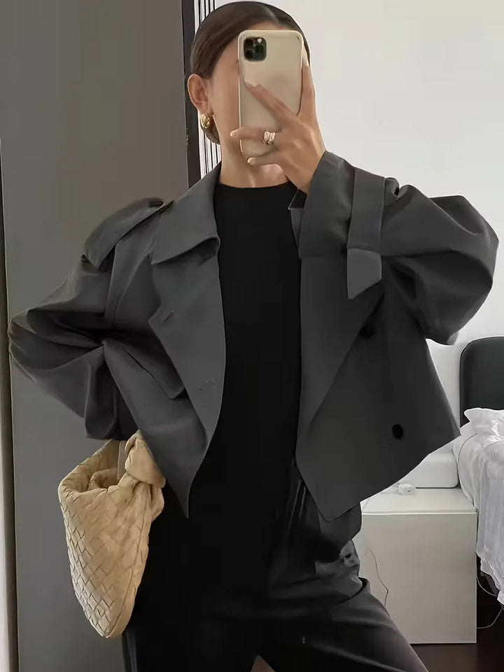 Chique en casual oversized dames trenchcoat, makkelijk te combineren lente- of herfstjas.