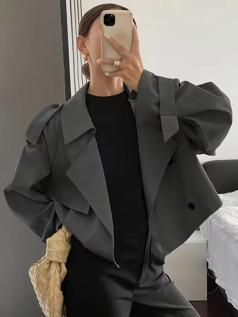 Essentiële oversized dames trenchcoat, perfecte aanvulling op elke garderobe, tijdloze stijl.