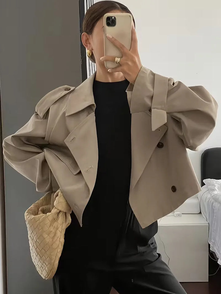 Modieuze oversized dames trenchcoat, perfecte buitenkleding voor elke gelegenheid.