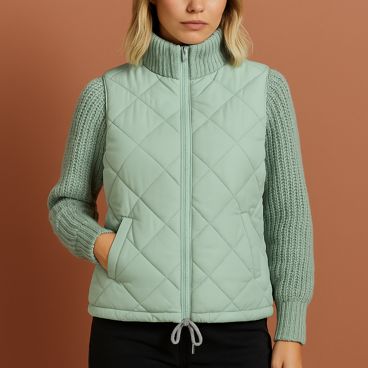 Comfortabel dames gebreid vest met uniek patchwork patroon, ideaal voor koude dagen.