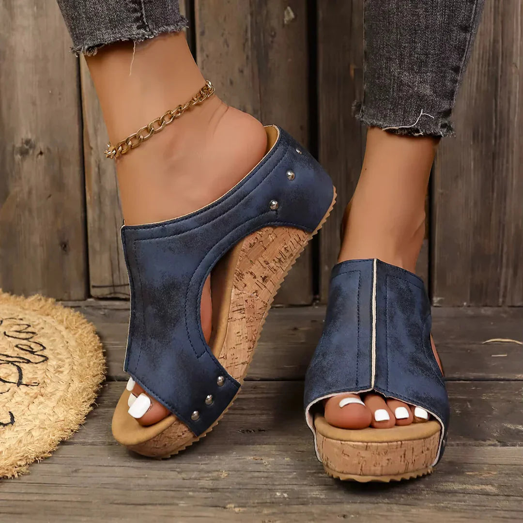 Elegante Pira zomer sandalen met sleehak en orthopedische functies voor stijlvol comfort.