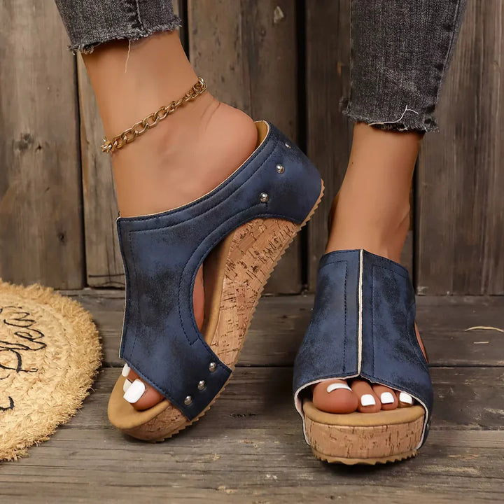 Elegante Pira zomer sandalen met sleehak en orthopedische functies voor stijlvol comfort.