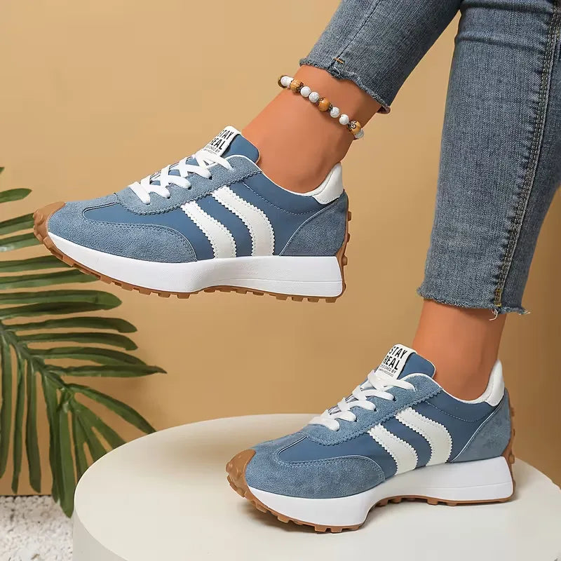 Trendy dames platform sneakers met dikke zool. Beschikbaar in diverse kleuren, perfect voor casual en streetwear.