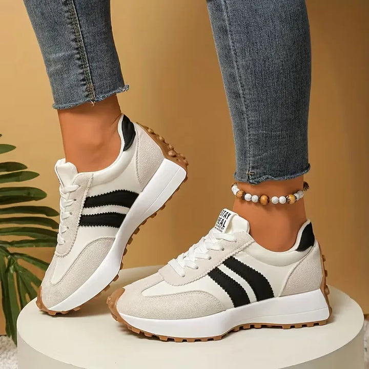 Modieuze dames platform sneakers met comfortabele dikke zool. Ideaal voor dagelijks gebruik, streetwear en trendy outfits.