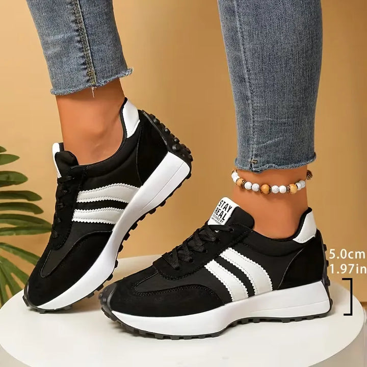 Veelzijdige dames platform sneakers met dikke zool. Geschikt voor casual, streetwear en dagelijks gebruik in een trendy stijl.