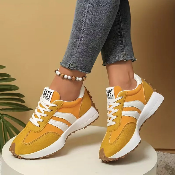 Comfortabele dames platform sneakers met dikke zool. Ideaal voor lange dagen in modieuze retro stijl. Trendy casual schoen.