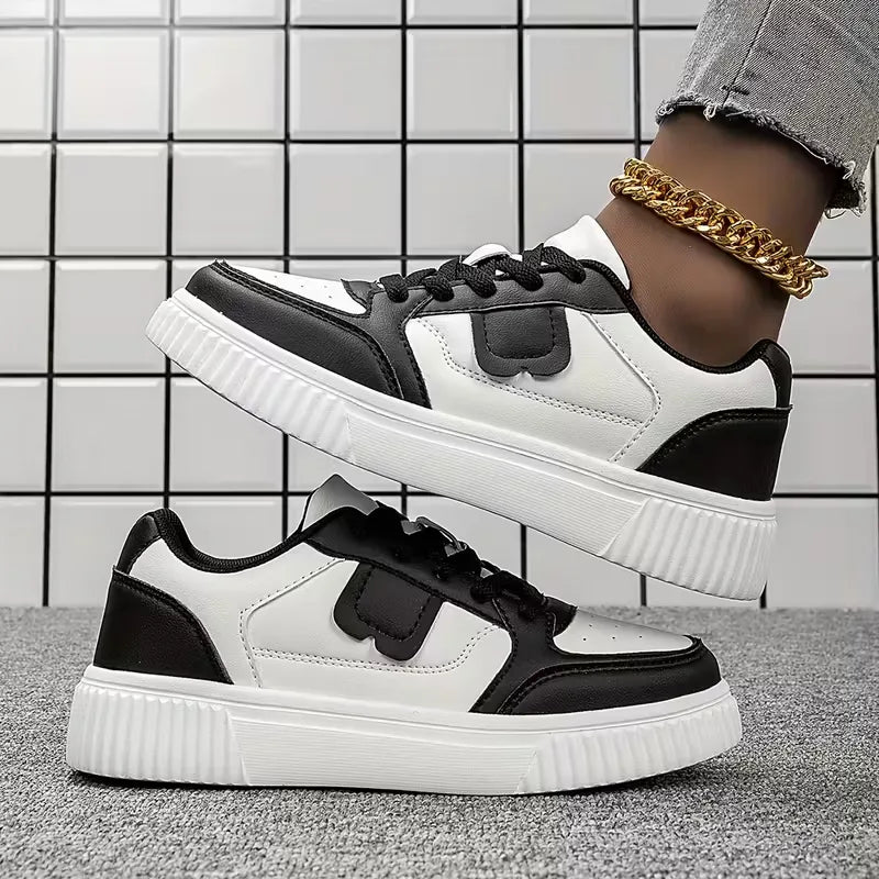 Zij-aanzicht van trendy dames platformsneaker met opvallend kleurblokdesign, perfect voor studenten.