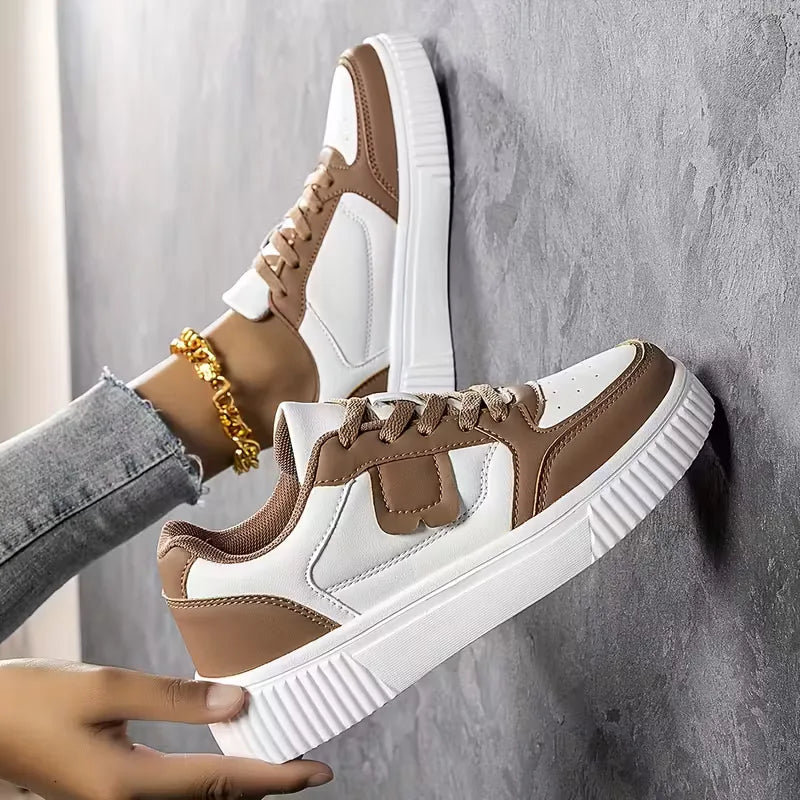 Stijlvolle platform veterschoenen voor dames, met een modern kleurblokdesign en comfortabele dikke zool.