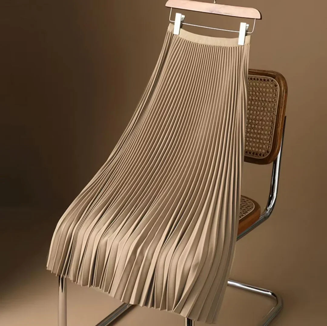 Deze geplooide damesrok combineert comfort, stijl en veelzijdigheid voor de moderne vrouw.