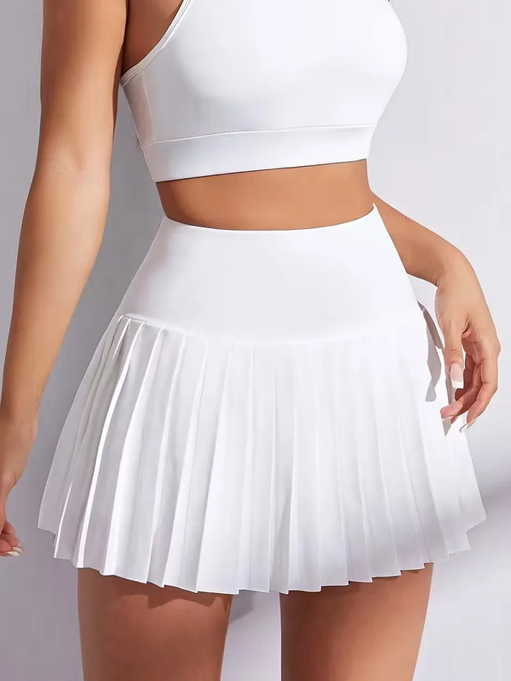 Trendy minirok met hoge taille. Een modieuze plooirok voor dames, geschikt voor casual zomeroutfits.