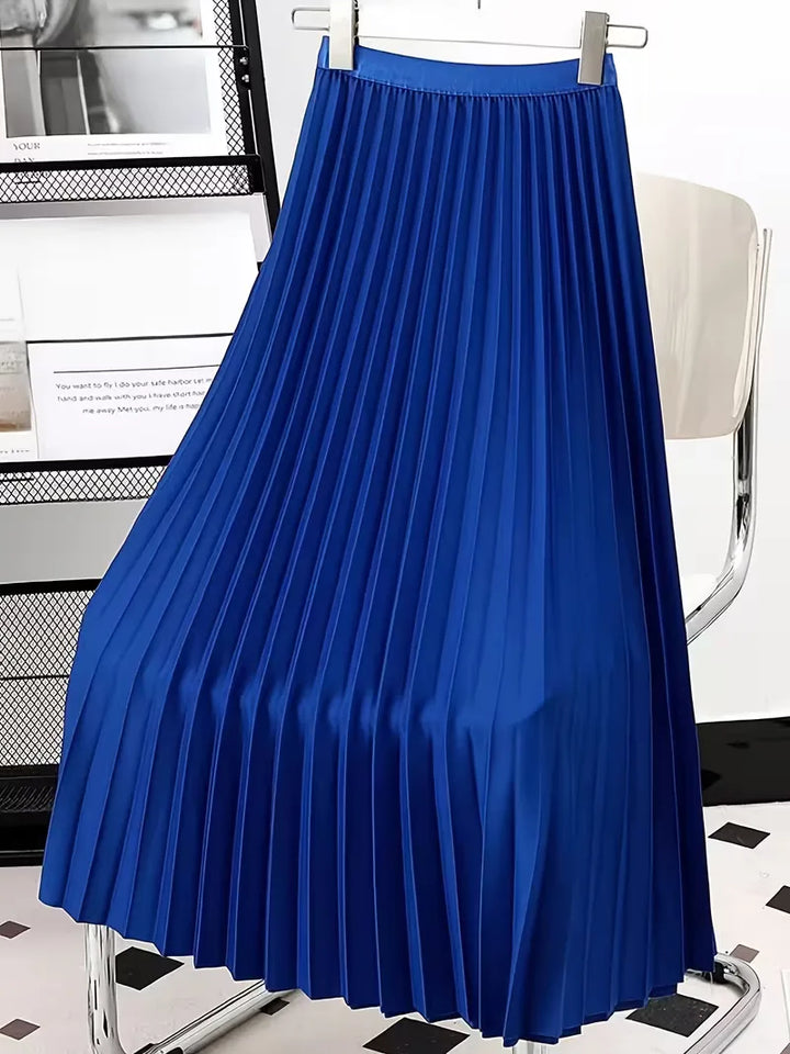 Close-up hoge tailleband van comfortabele en elegante dames plooirok, midi lengte. Stijlvol en veelzijdig.