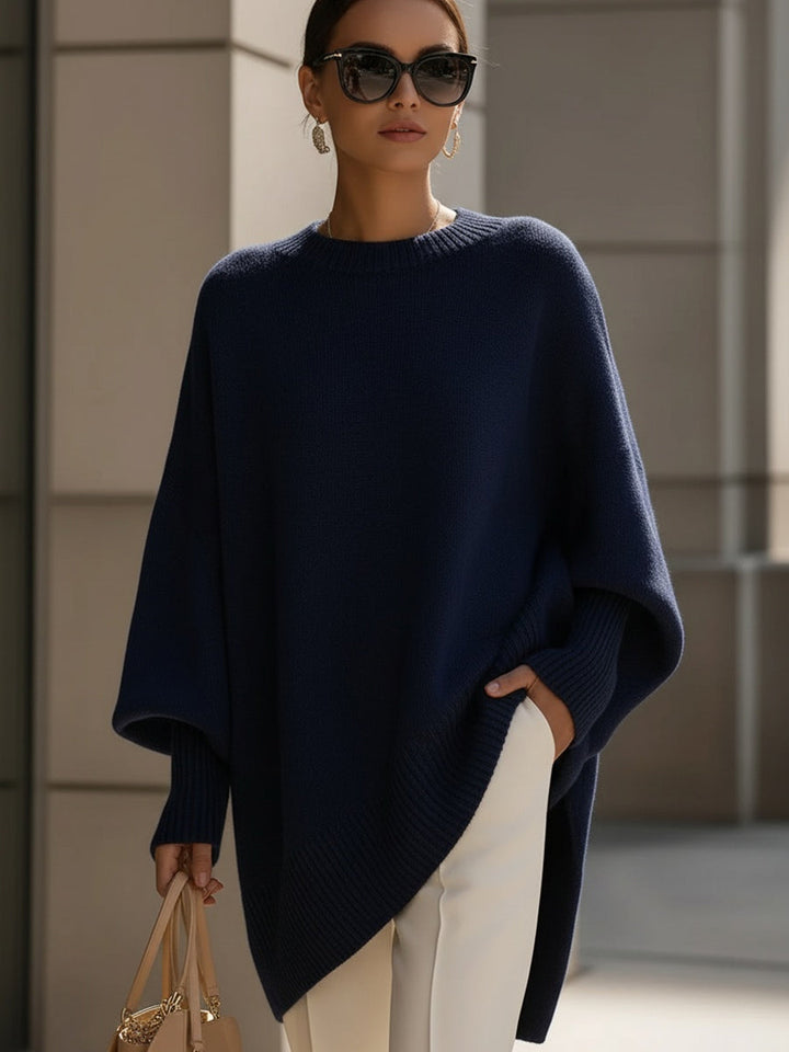 Zachte gebreide dames pullover in ponchostijl, met een unieke asymmetrische zoom voor optimaal comfort.