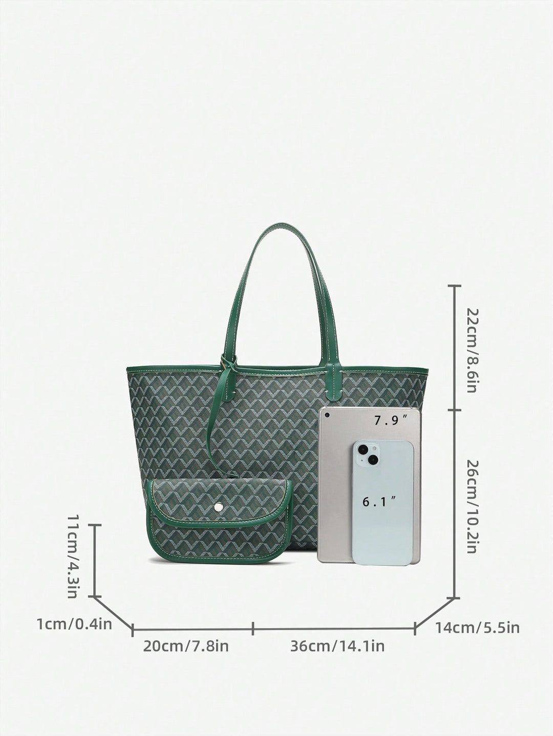 Een vrouw loopt met de moderne PVC tote bag, toont de stijlvolle integratie in een dagelijkse outfit.