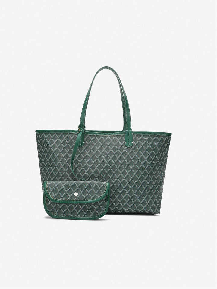 Dames PVC tote bag in gebruik, toont het ruime ontwerp en het comfort bij het dragen.