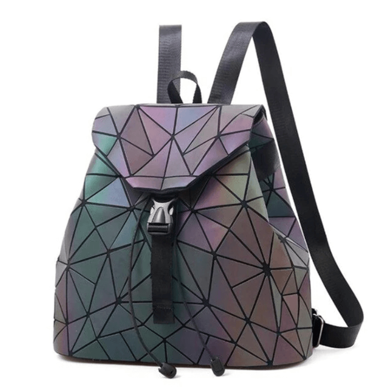 Vooraanzicht van de trendy reflecterende geometrische damesrugzak voor dames.