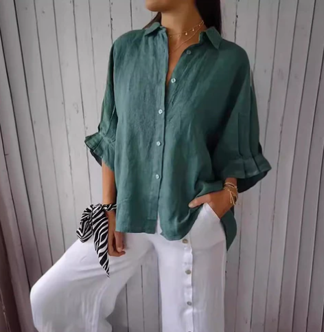 Dames relaxte blouse met knoopsluiting, perfect voor zomerse dagen. Comfortabele en stijlvolle vrouwenkleding.