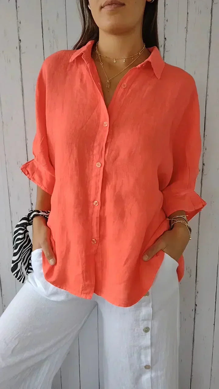Veelzijdige damesblouse met relaxte pasvorm en knoopsluiting. De perfecte mix van comfort en moderne mode.