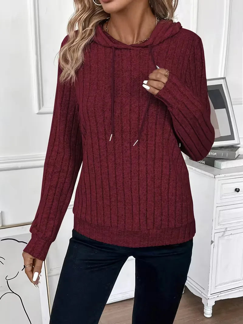 Trendy dameskleding: ribbel hoodie met relaxte pasvorm, ideaal voor elke dag.