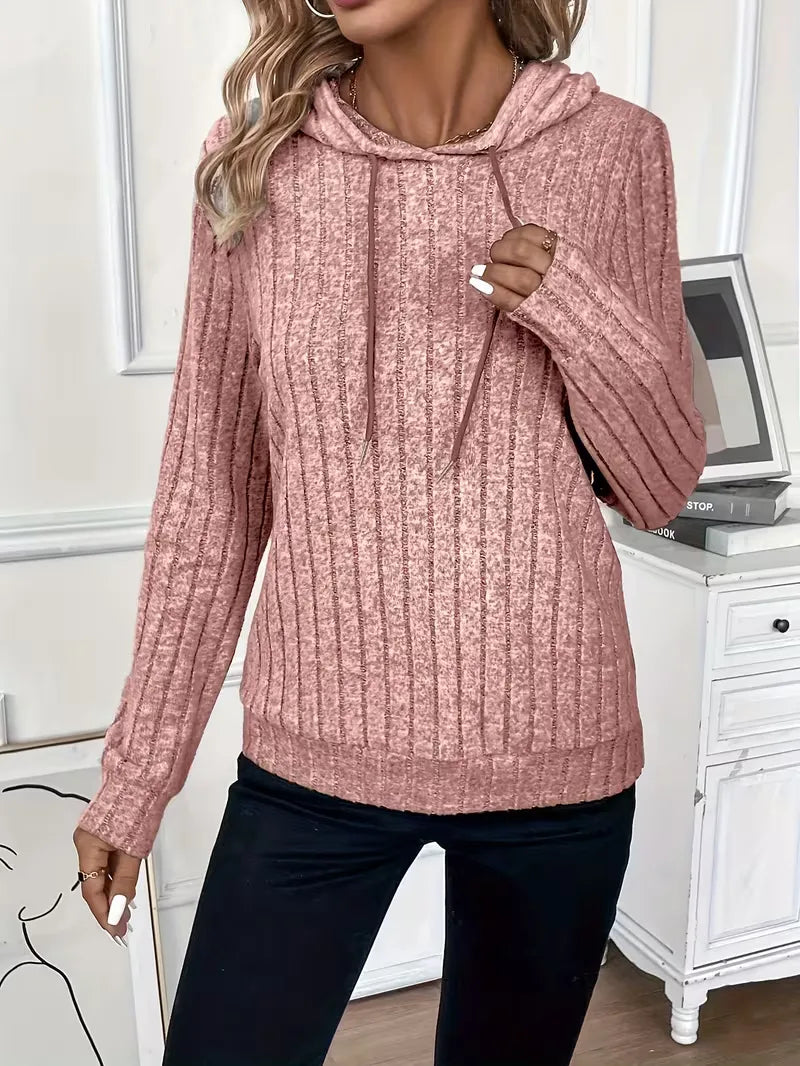 Zachte en warme dames ribbel hoodie, lange mouwen, voor loungen of casual gebruik.
