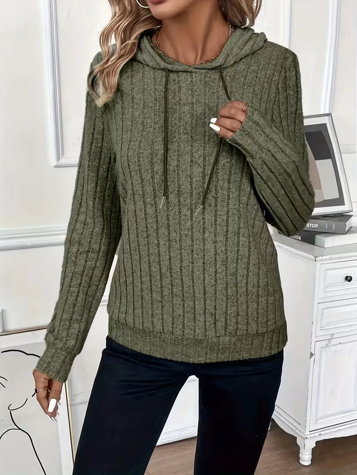 Casual dameskleding: zachte ribbel hoodie met capuchon en lange mouwen.