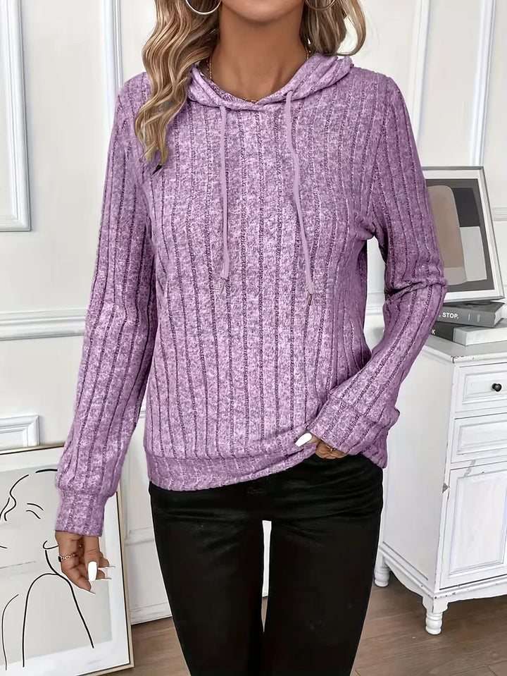 Dameskleding: comfortabele ribbel hoodie met capuchon, perfecte aanvulling op je wintergarderobe.
