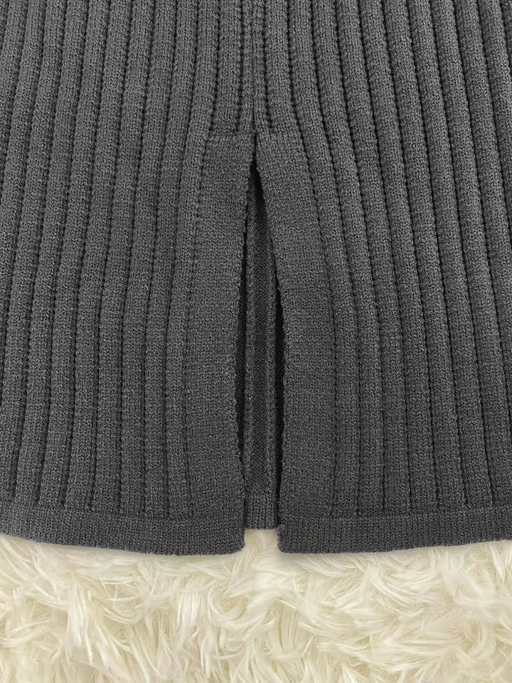 Dames kantoor set: ribgebreide tweedelige outfit met trui en rok.
