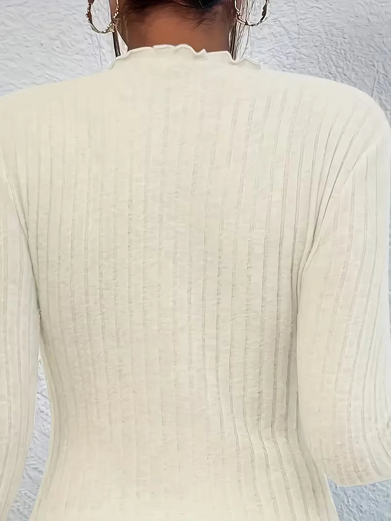 Ribstof dames longsleeve met modieuze mock halslijn en ruches, een must-have voor dit seizoen.