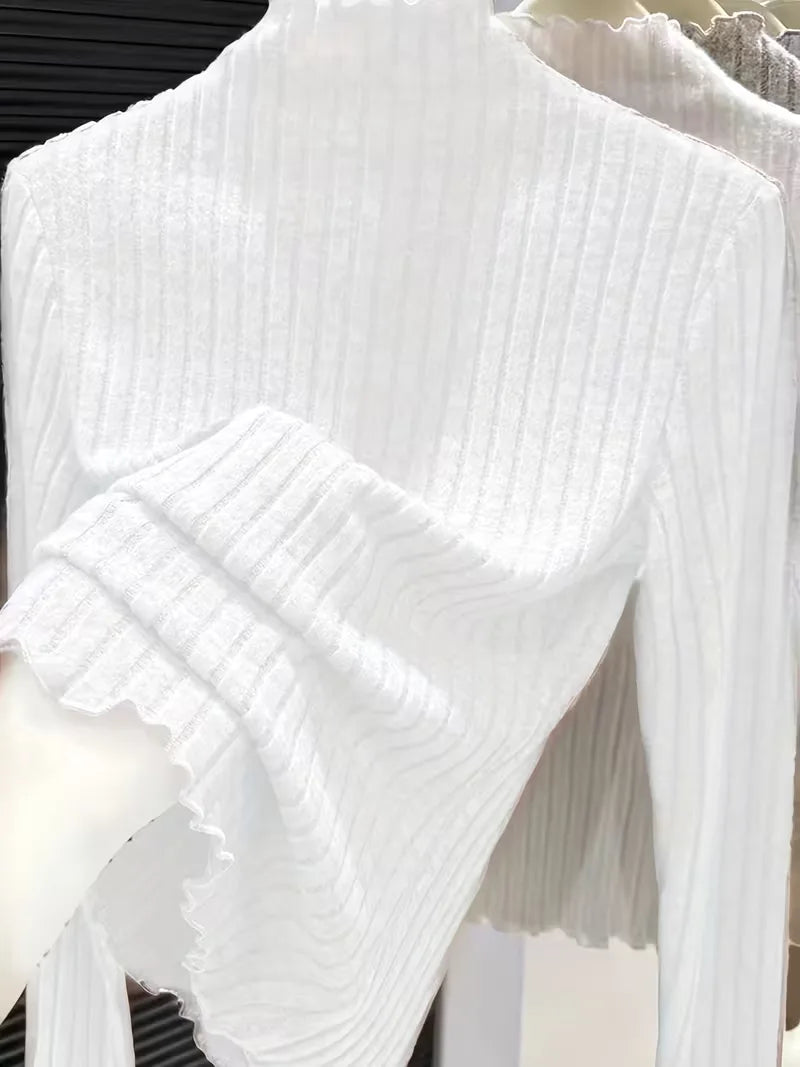 Dames rib longsleeve met mock hals en ruches, een tijdloos kledingstuk voor herfst en lente.