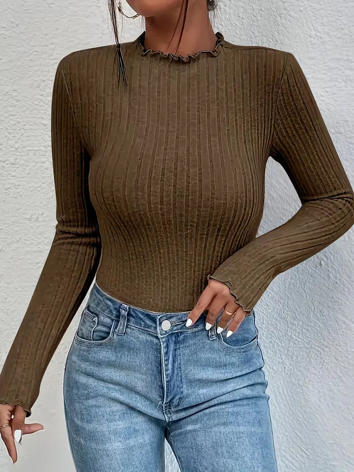 Ribstof dames longsleeve met elegante mock hals en charmante ruches, veelzijdig in je kledingkast.