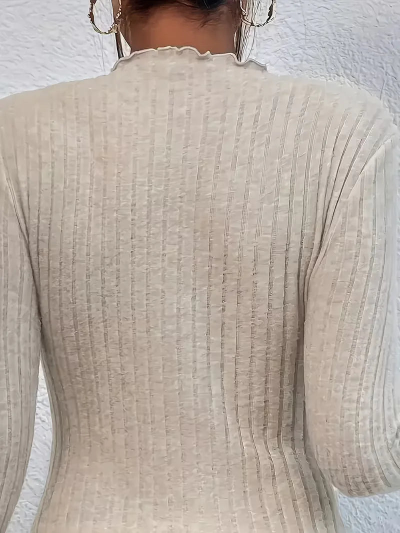 Zwarte rib longsleeve voor dames met moderne mock hals en charmante ruches, veelzijdig en trendy.