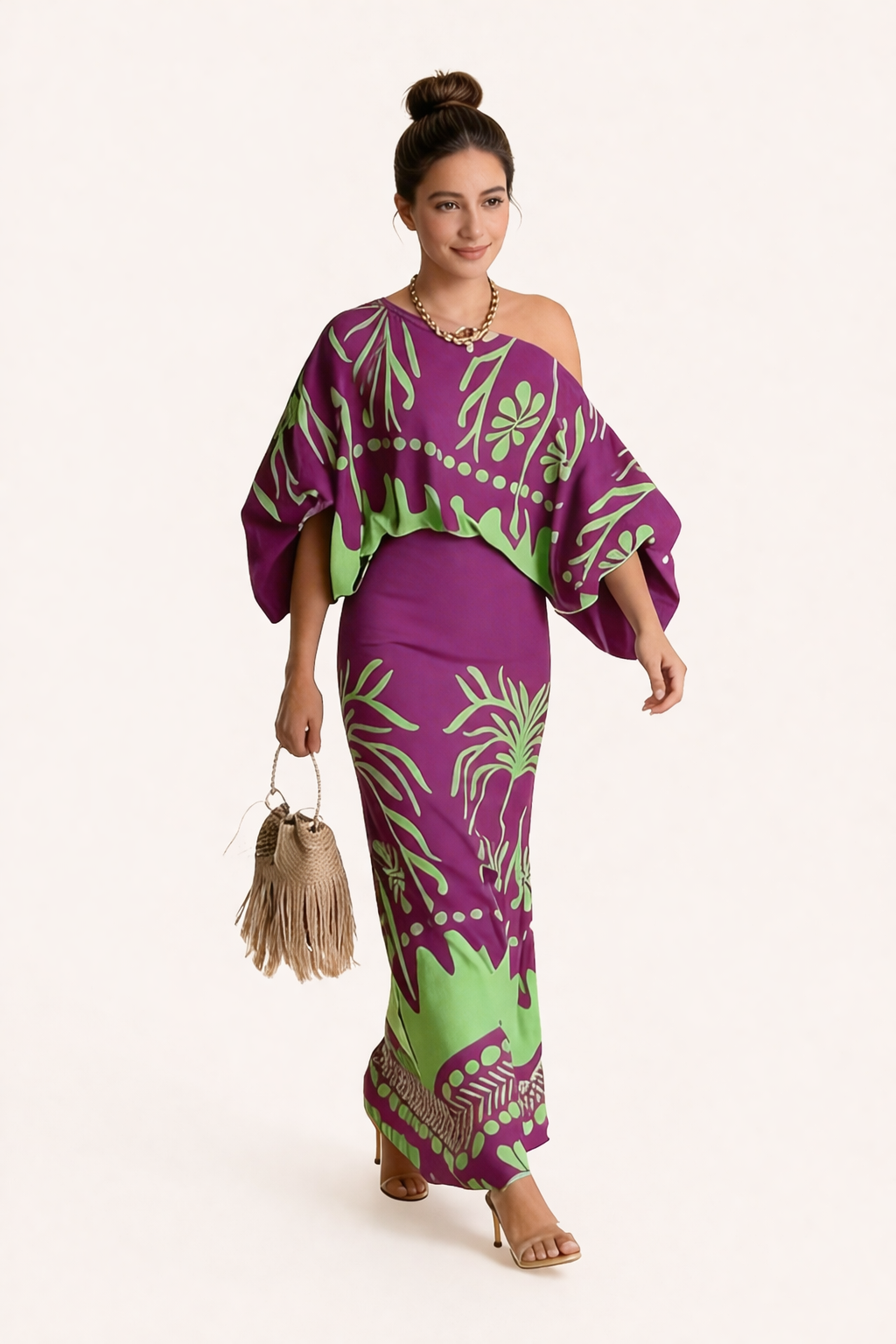 Veelzijdige dames rokblouseset met frisse lenteprint. Zwarte rok en paarse blouse, ideaal voor casual/gekleed.