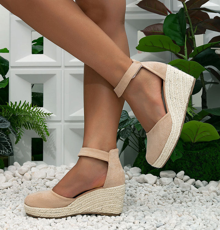 Comfortabele zwarte dames hak sandalen met verstelbare band, ideaal voor feestelijke gelegenheden.